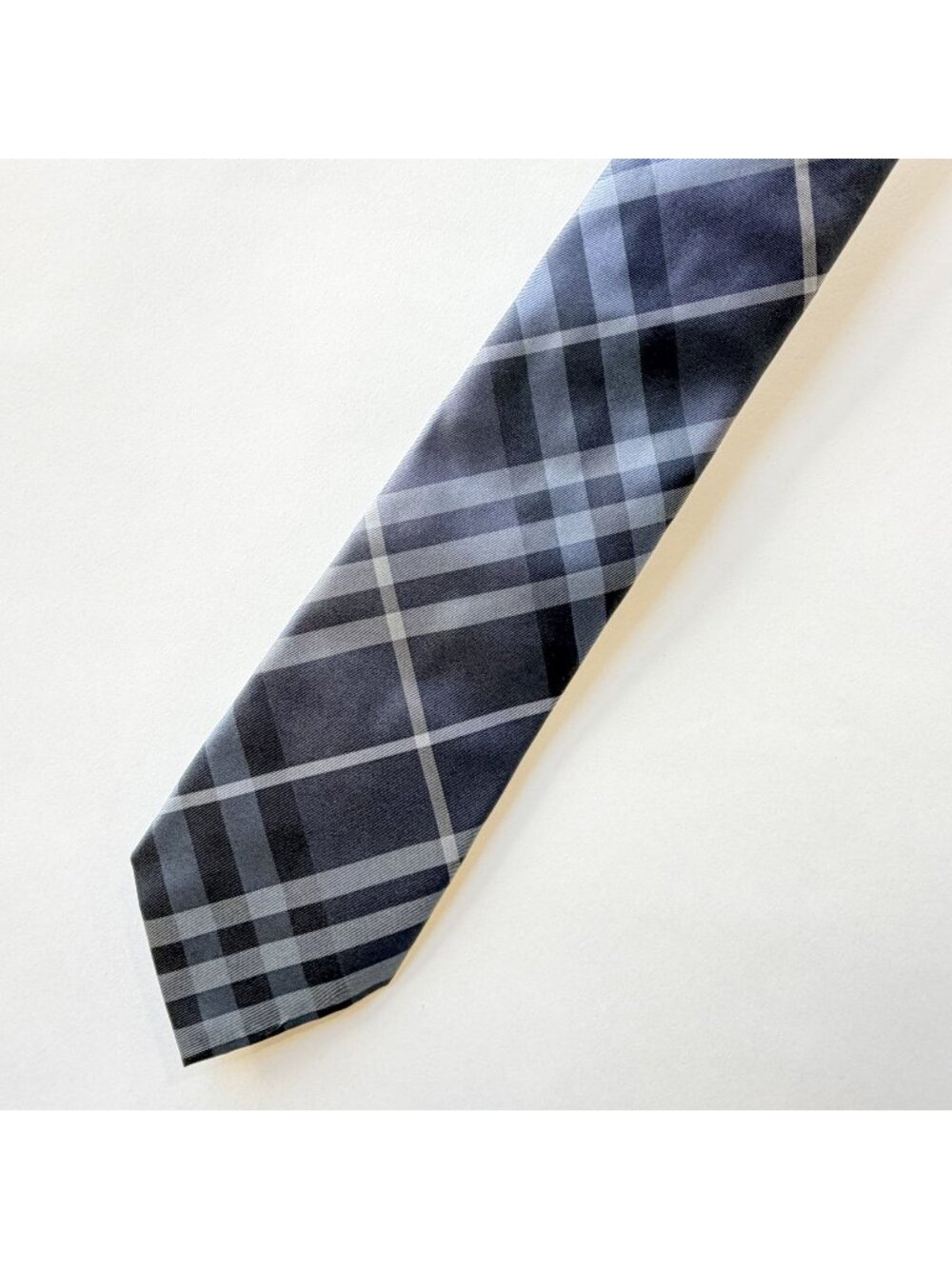 Burberry Nova Check Silk Necktie Gray Blue Skinny Plaid Luxury Men’s Tie